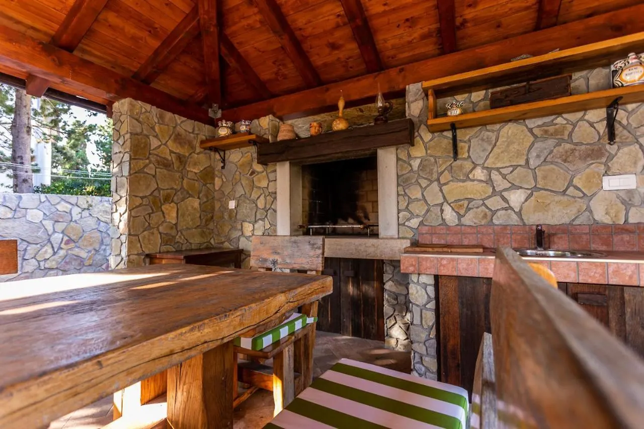 Apartment Apartmani Velnic 2 Baska