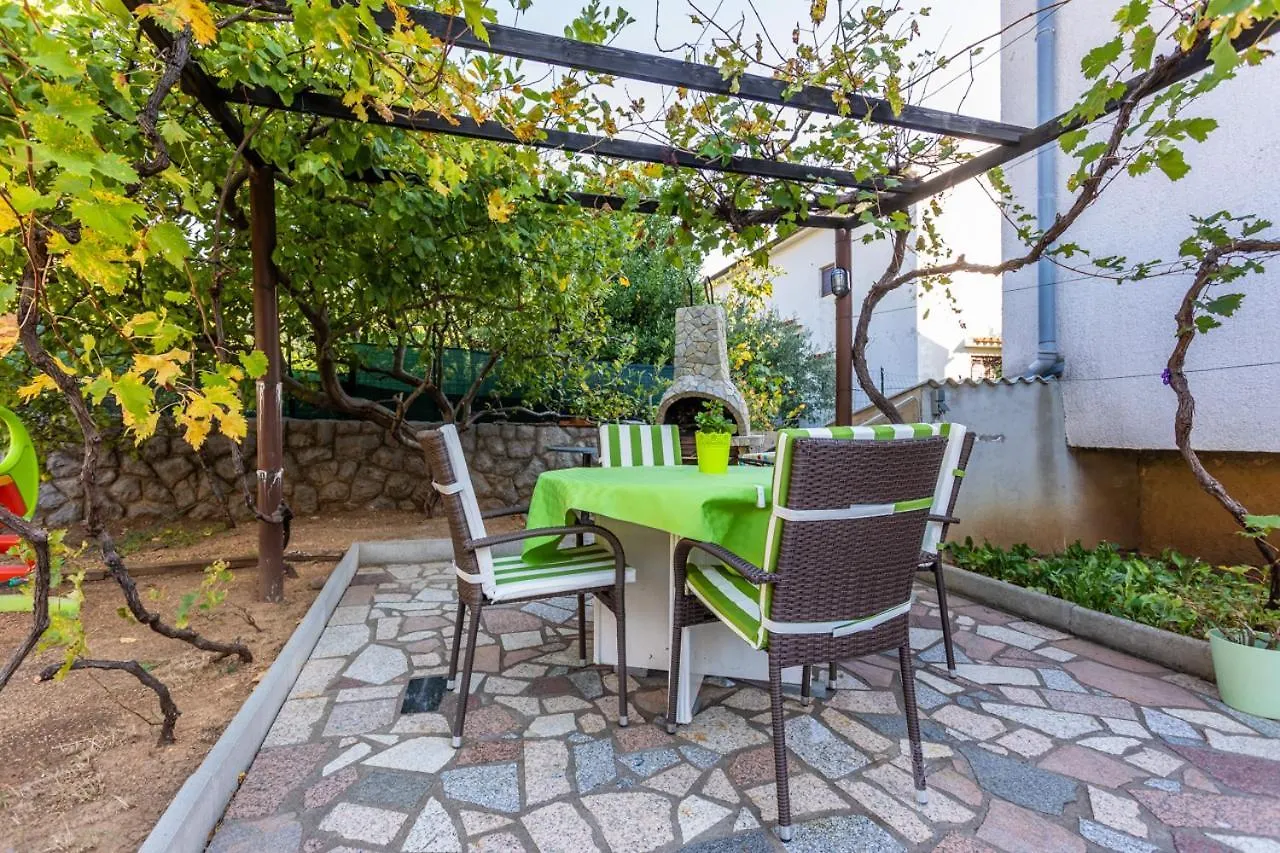 Apartmani Velnic 2 Baska  Baska (Krk)